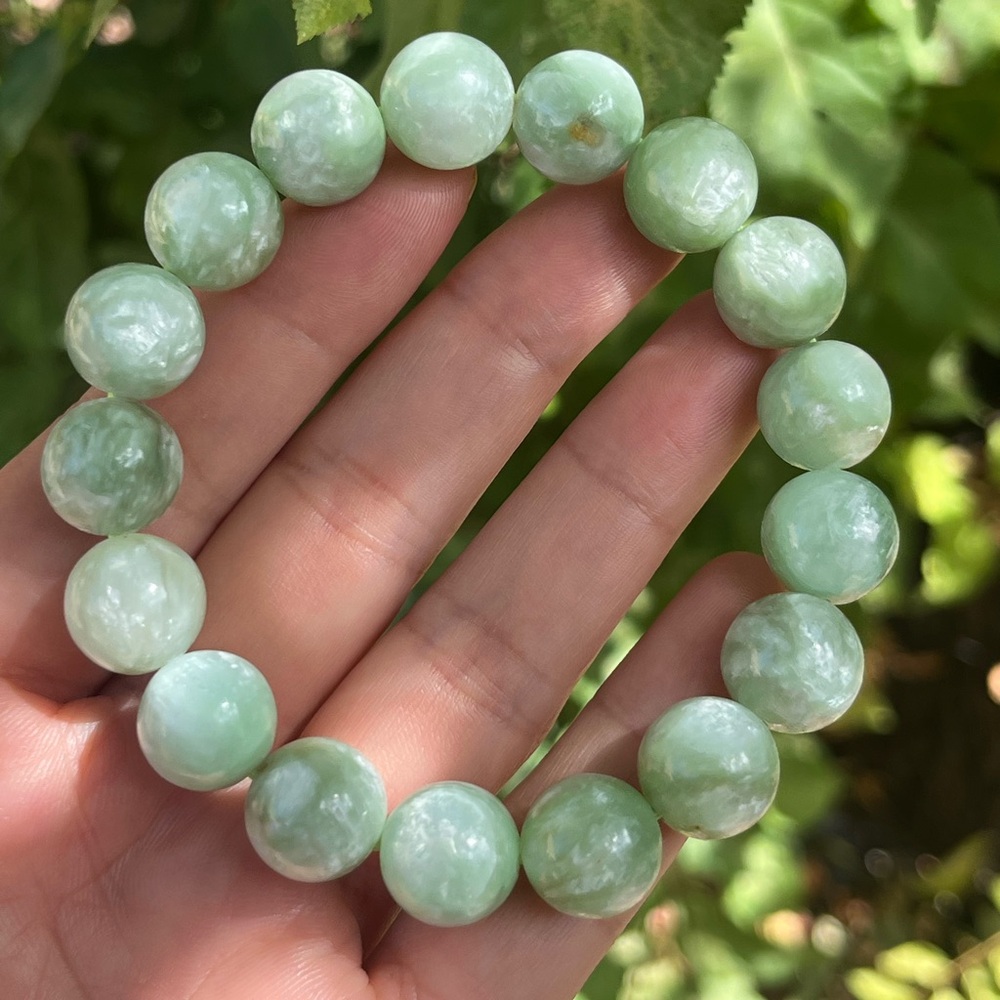 12.5mm stretchable flashy light green mica bracelet - Picture 1 of 9